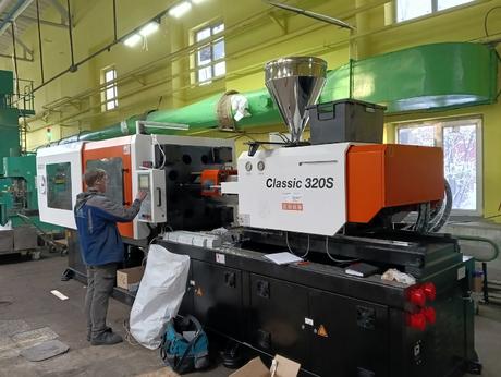 Осуществлена поставка термопластавтомата Siger 320S в Ленинградскую область