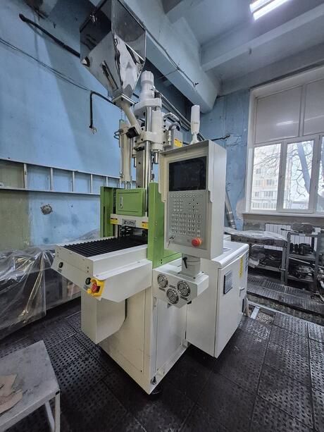 Осуществлена поставка 2 термопластавтоматов Lizhu 350D в Рязань