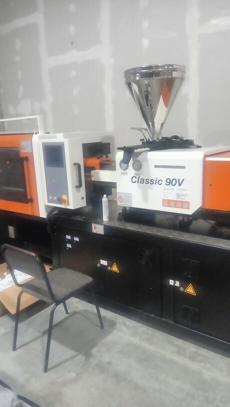 Осуществлена поставка термопластавтомата Siger Classic 90V в Челябинскую область