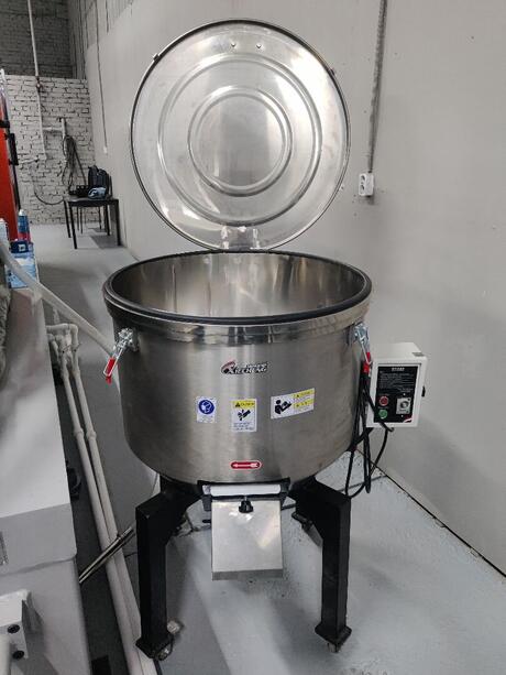 Осуществлена поставка миксера Xiecheng HL100KG в Свердловскую область